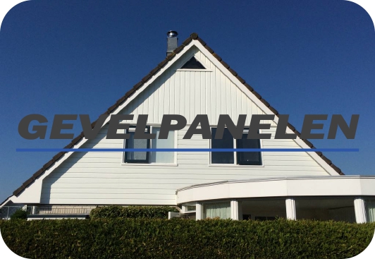 Reiniging van gevelpanelen, houten beplating, houtbouw